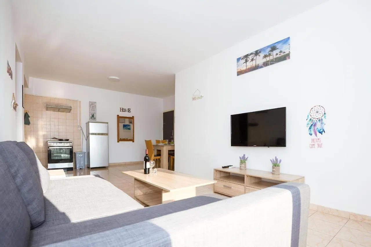 איה נאפה Mynapa Apartments